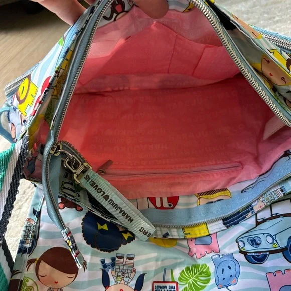 Harajuku Lovers Cartoon Print Bag with Pink Interior - Picture 5 of 8